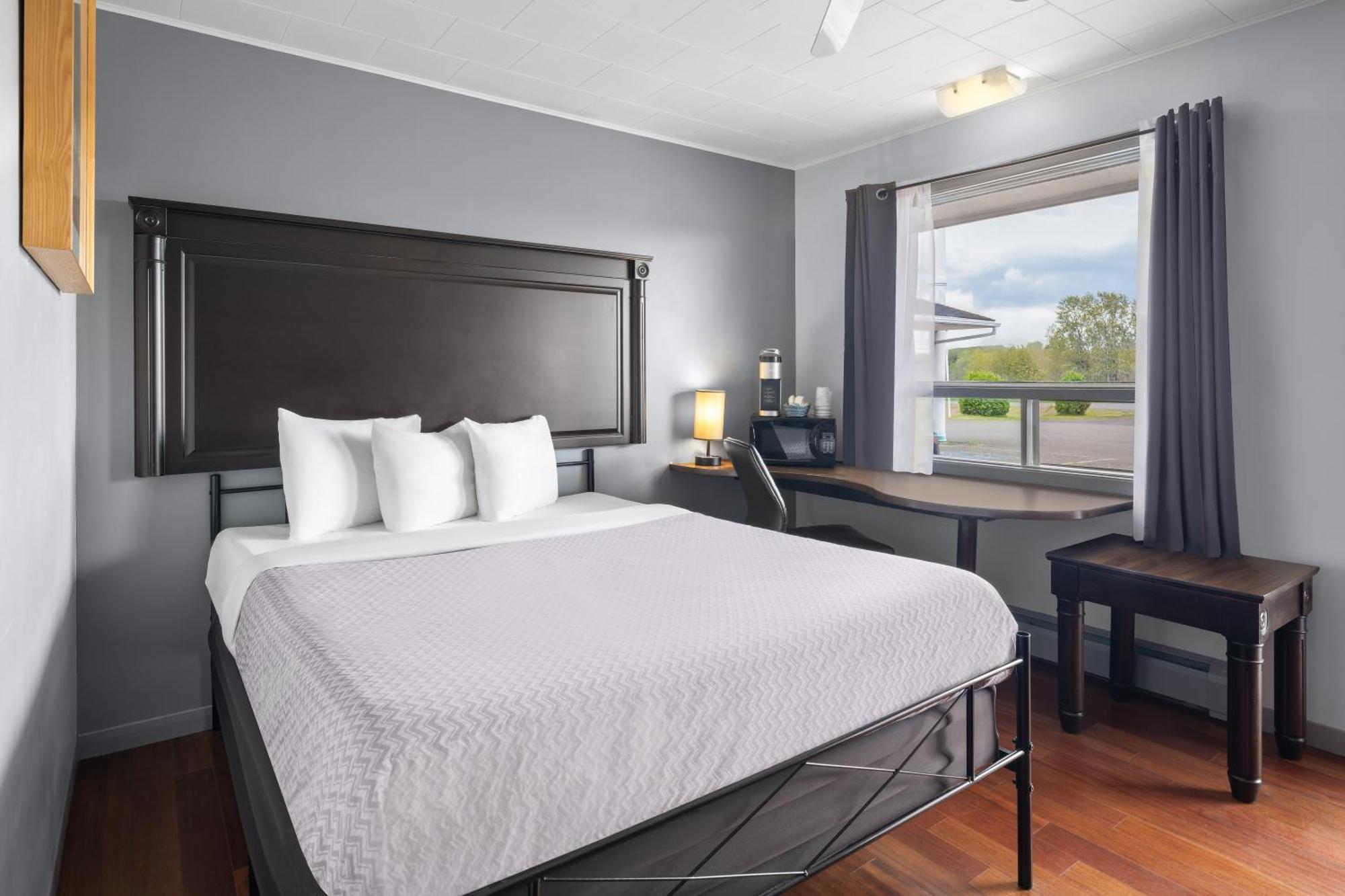 Travelodge By Wyndham Grand Falls Exterior photo