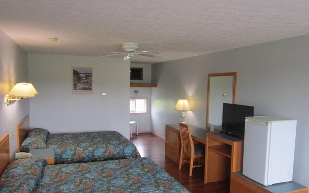 Travelodge By Wyndham Grand Falls Exterior photo